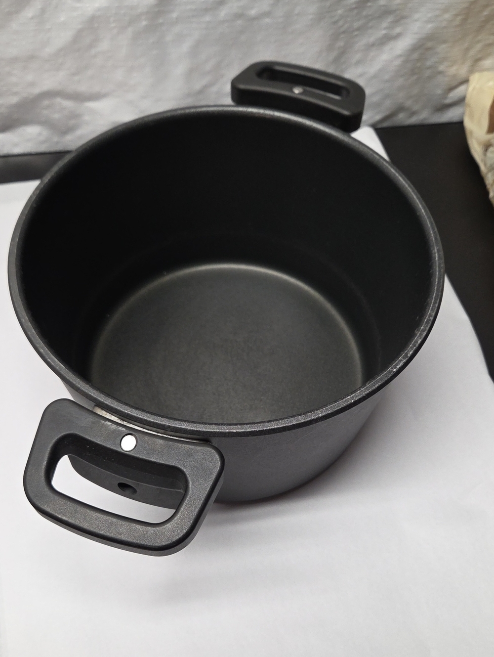Pampered Chef Retired  5.25 Quart Stock Pot. No Lid Made In Germany